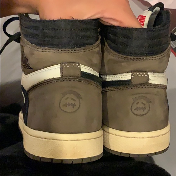 Travis Scott Retro 1s - Picture 8 of 8